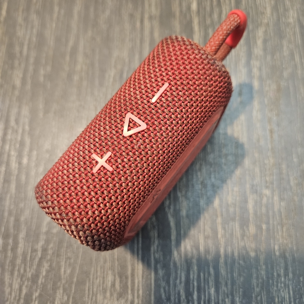 JBL Red Portable Speaker - Picture 6 of 6